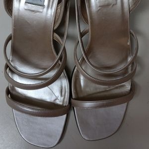 Jacqueline Ferrar  Size 10M